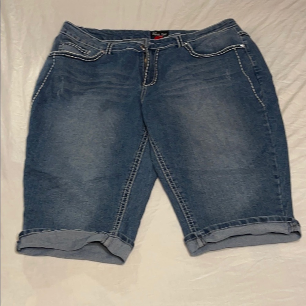 Eighty Eight capri jeans size 22